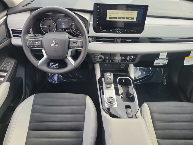 New 2026 Mitsubishi Outlander SE image 17