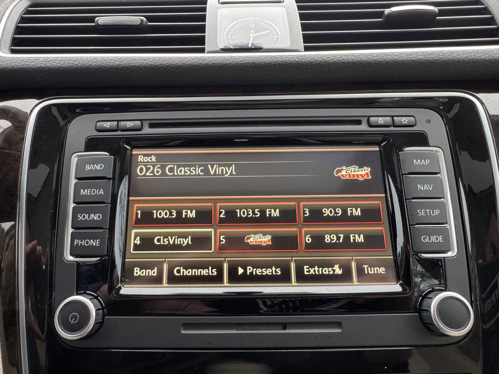 Used 2015 Volkswagen Passat TDI SEL Premium image 21