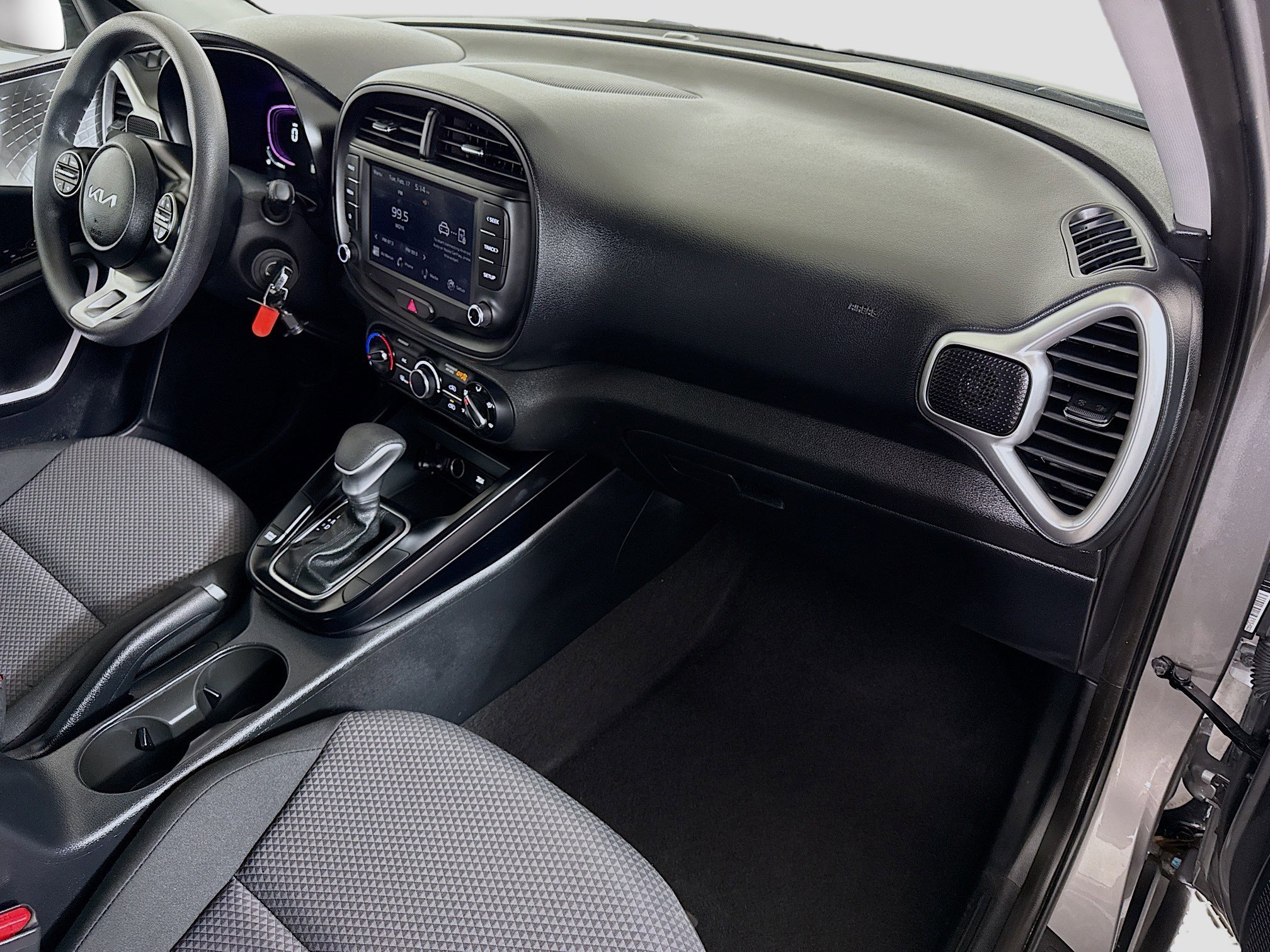 Used 2025 Kia Soul LX w/ LX Technology Package FWD image 29