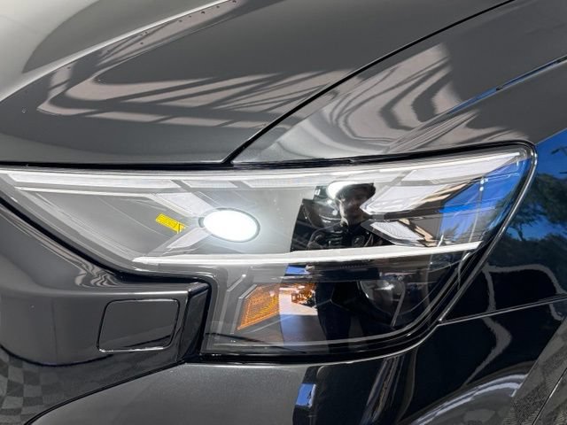 Used 2026 Audi SQ8 Prestige AWD/4WD image 12