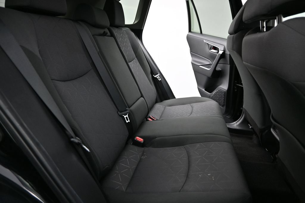 Used 2024 Toyota RAV4 XLE AWD/4WD image 9