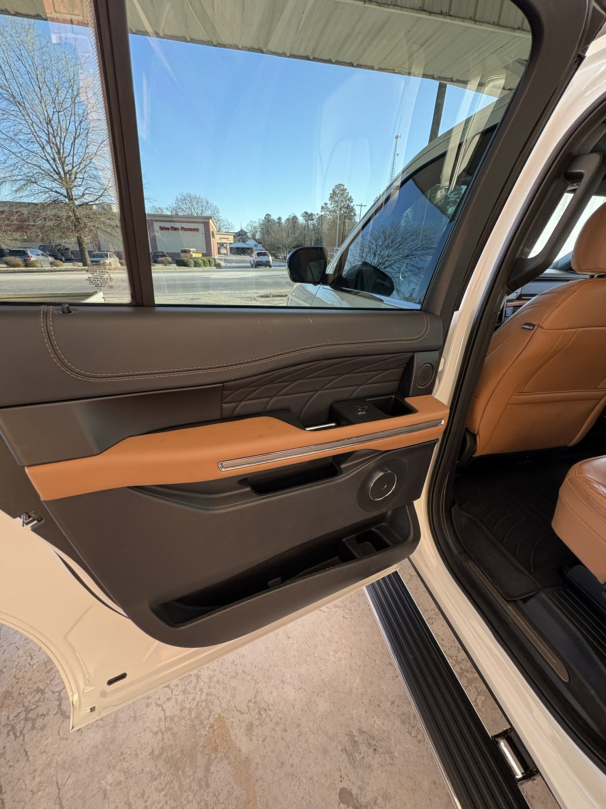 Used 2024 Ford Expedition Max Platinum AWD/4WD image 10