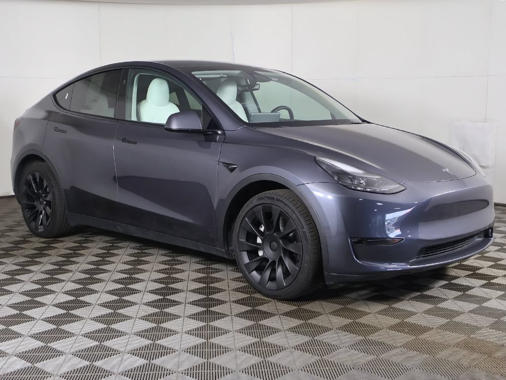 Used 2023 Tesla Model Y Long Range AWD/4WD image 2