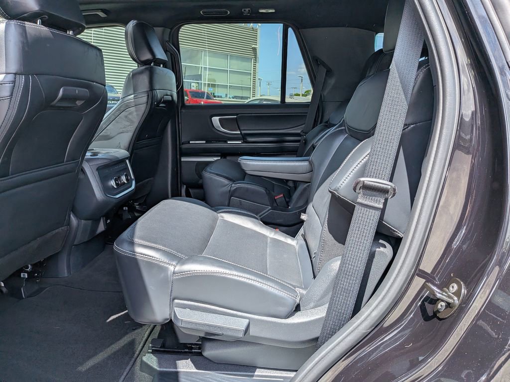 Used 2025 Ford Expedition Platinum w/ Stealth Appearance Package image 14