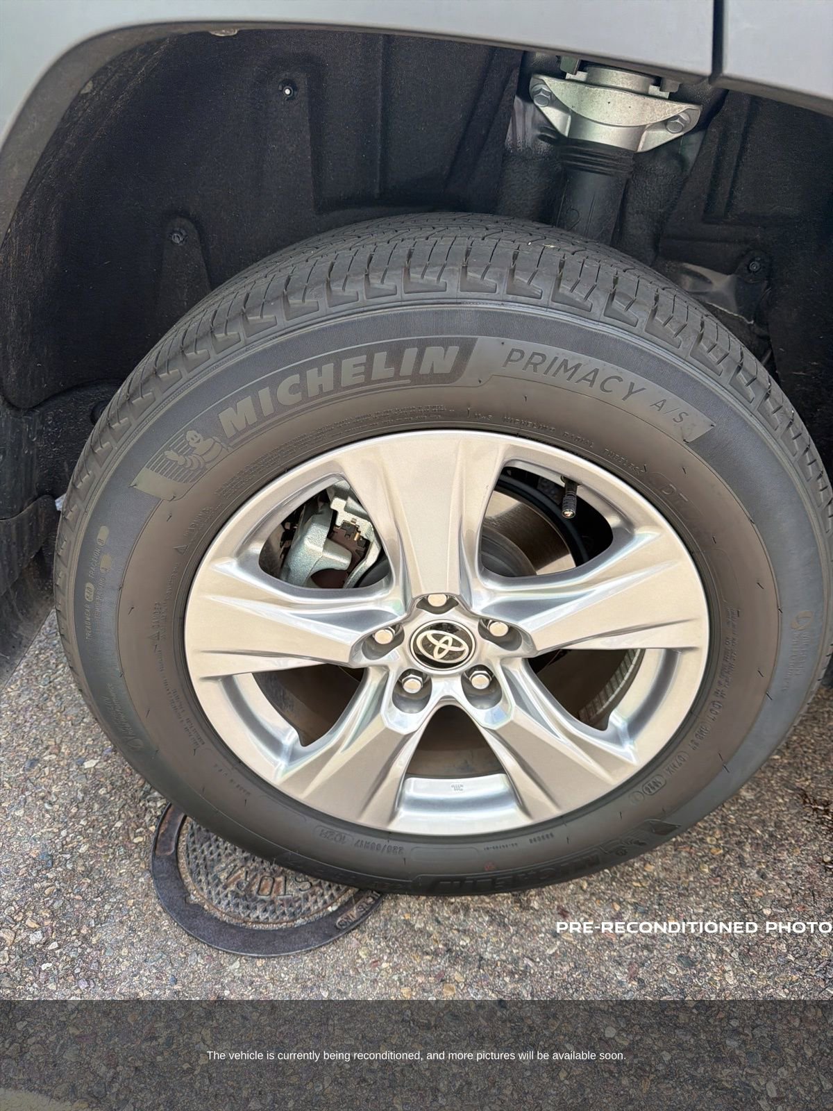 Used 2025 Toyota RAV4 XLE FWD image 6