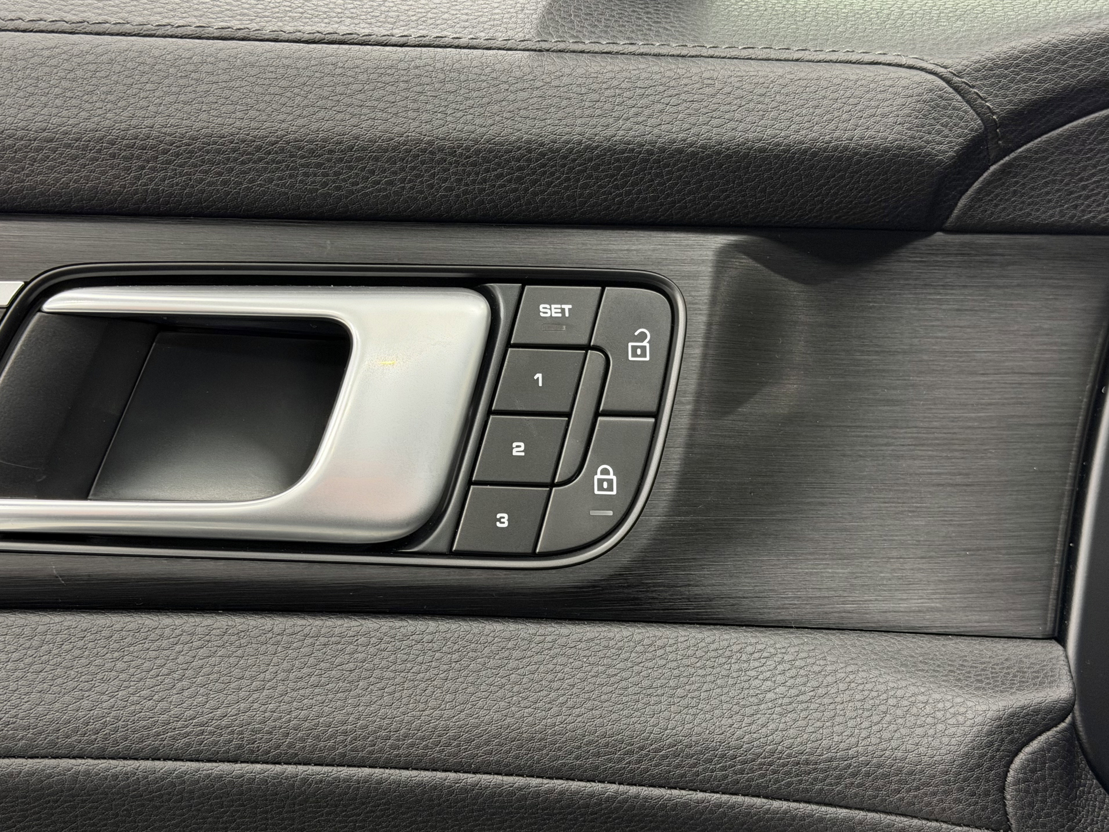 Certified 2022 Porsche Panamera 4 Platinum Edition image 28