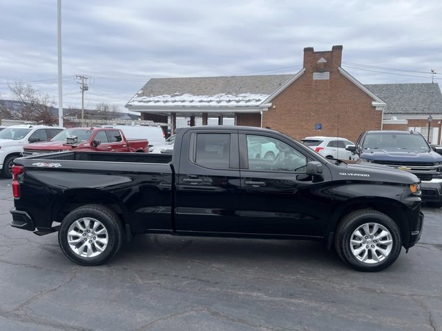 Used 2020 Chevrolet Silverado 1500 Custom w/ Custom Value Package image 2