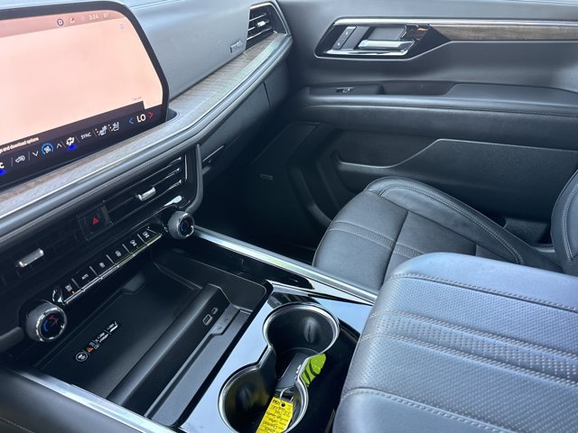 Used 2025 Chevrolet Tahoe High Country AWD/4WD image 26