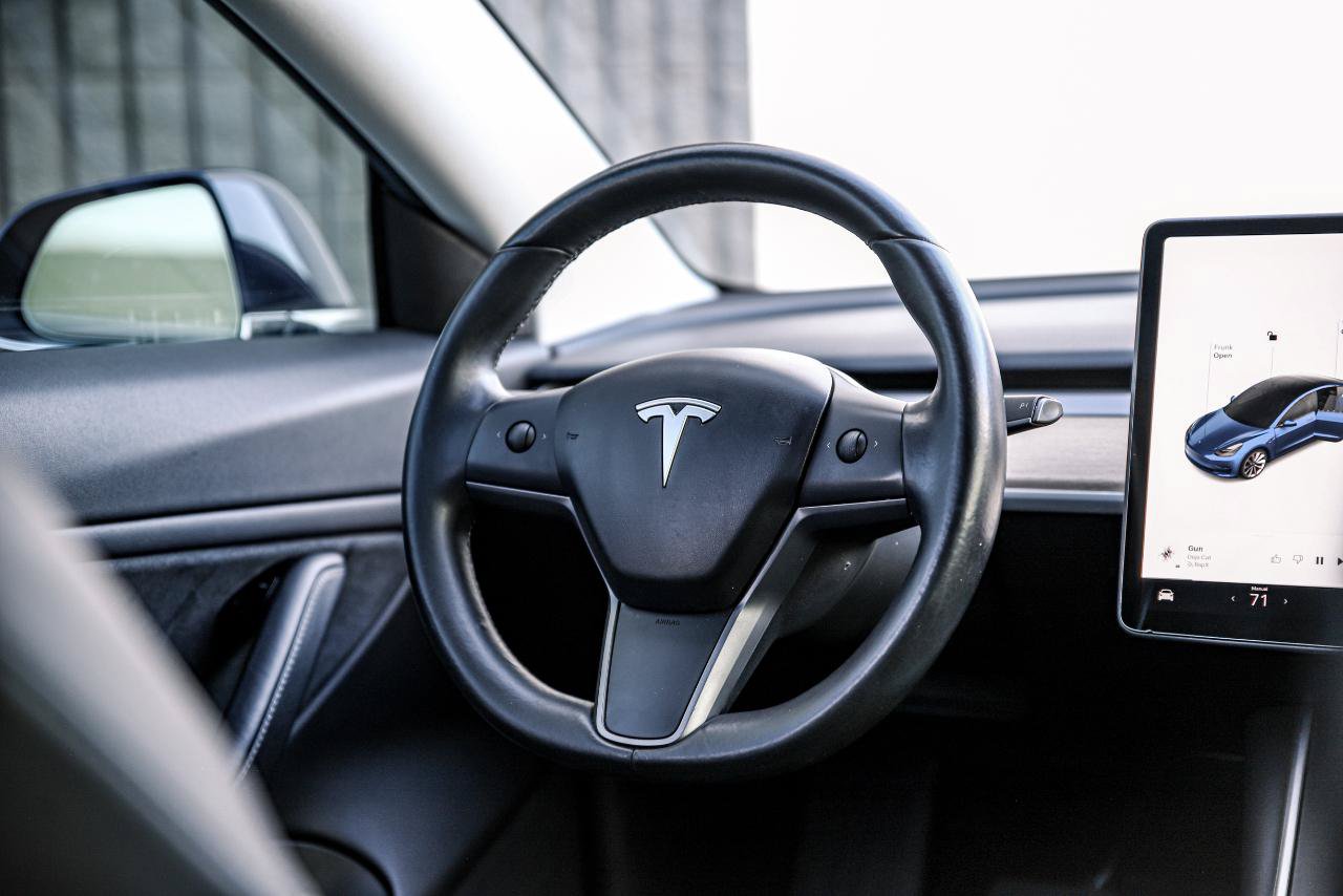 Used 2018 Tesla Model 3 Mid Range RWD image 19