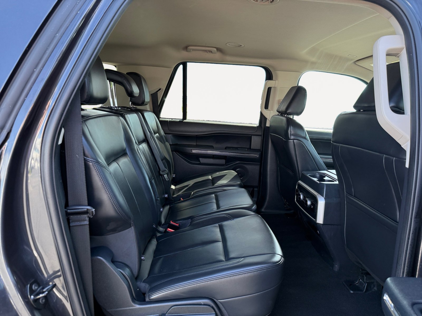 Used 2024 Ford Expedition Max XLT image 18