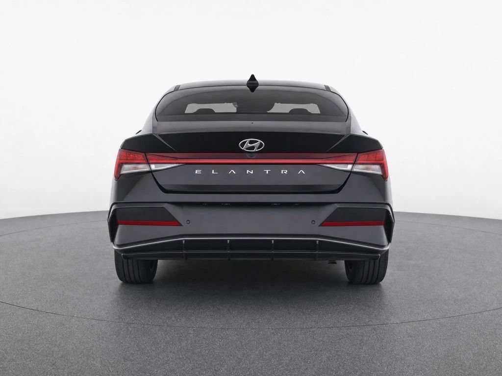 Certified 2025 Hyundai Elantra Limited FWD image 7