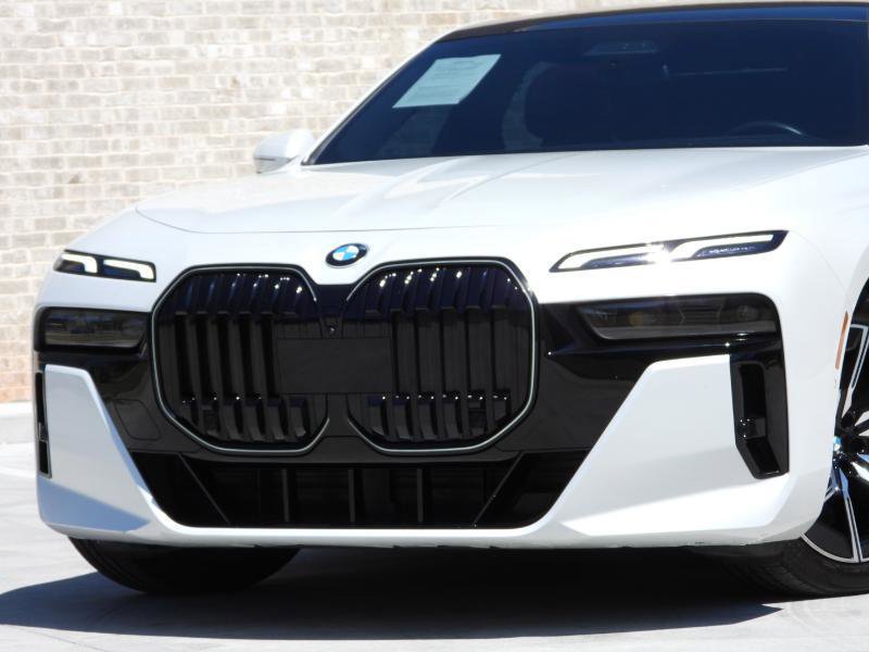 Used 2024 BMW 740i image 6