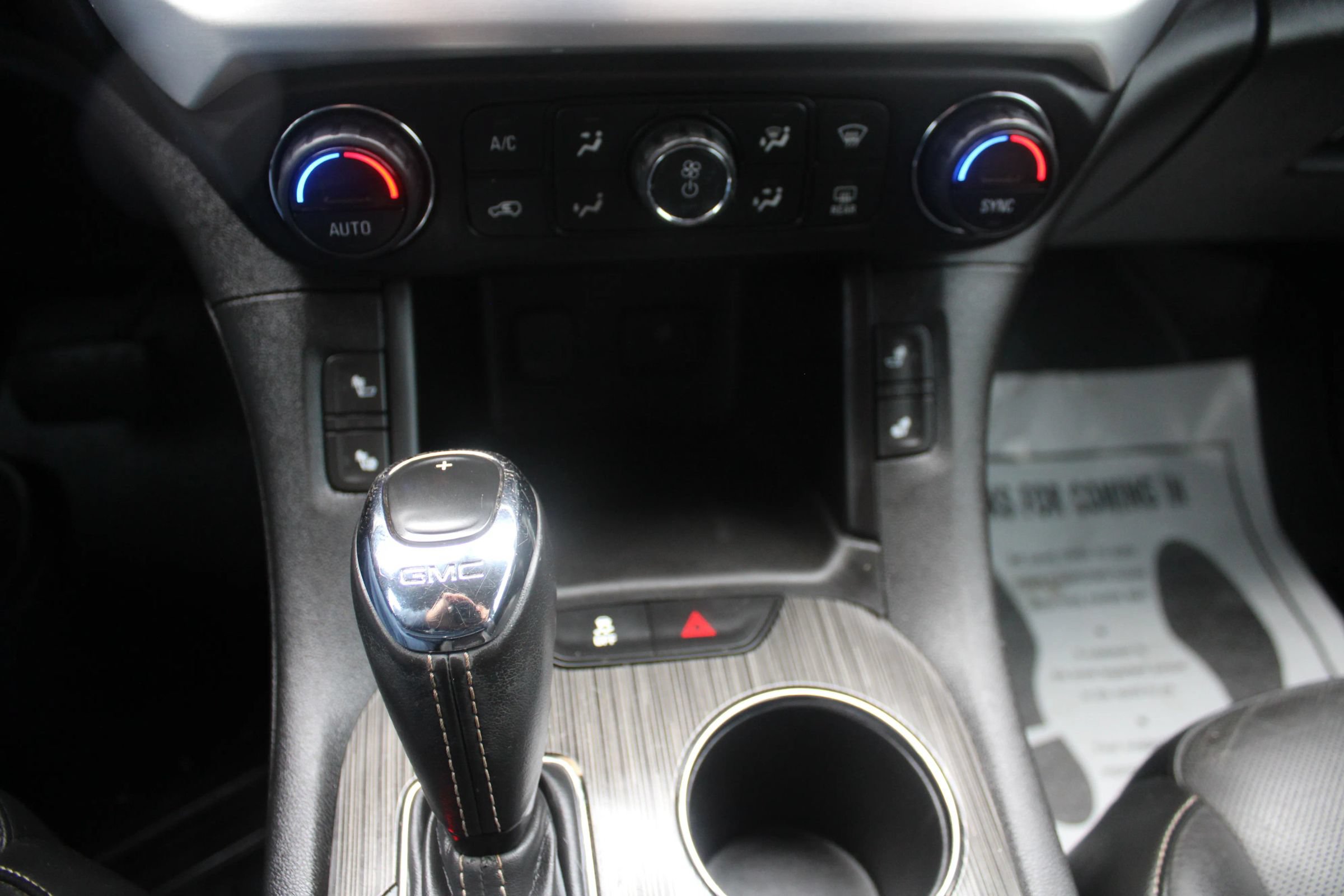 Used 2019 GMC Acadia SLT FWD image 28