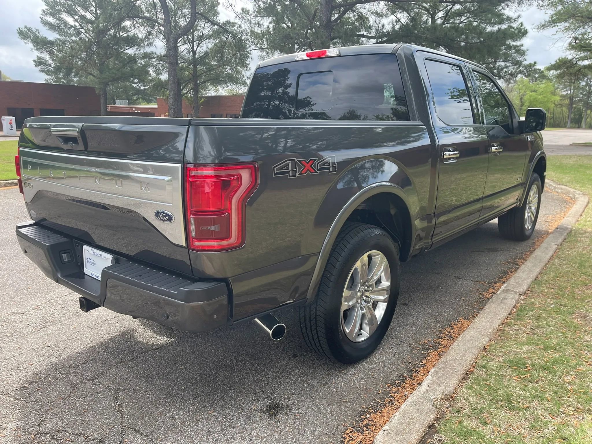 Used 2016 Ford F150 Platinum w/ Equipment Group 701A Luxury image 5