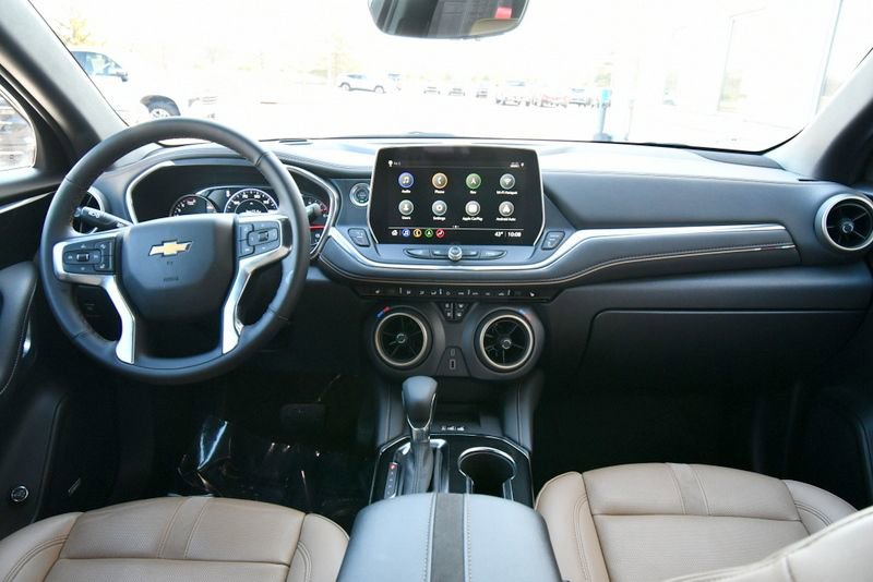 Used 2025 Chevrolet Blazer Premier w/ Driver Confidence II Package AWD/4WD image 3