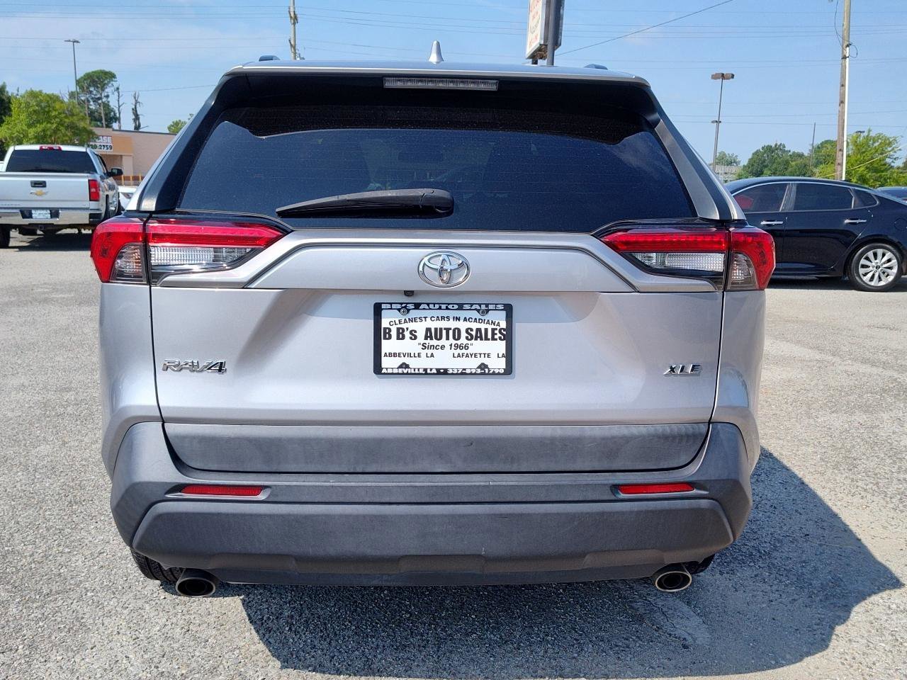 Used 2020 Toyota RAV4 XLE FWD image 5