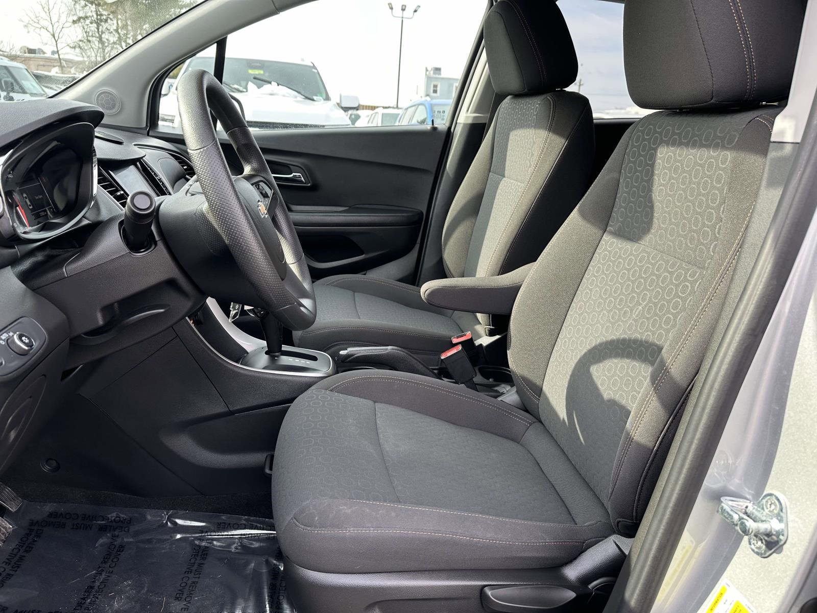 Used 2022 Chevrolet Trax LS w/ Tint and Cruise Package image 22