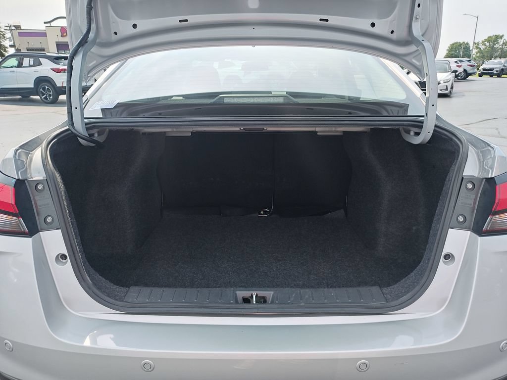 Used 2025 Nissan Versa SV FWD image 9