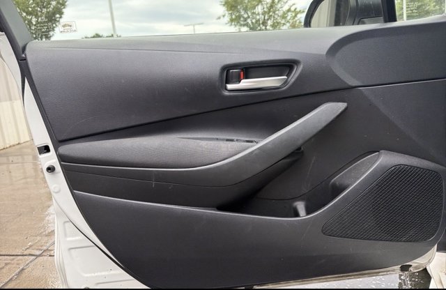 Used 2020 Toyota Corolla LE FWD image 10