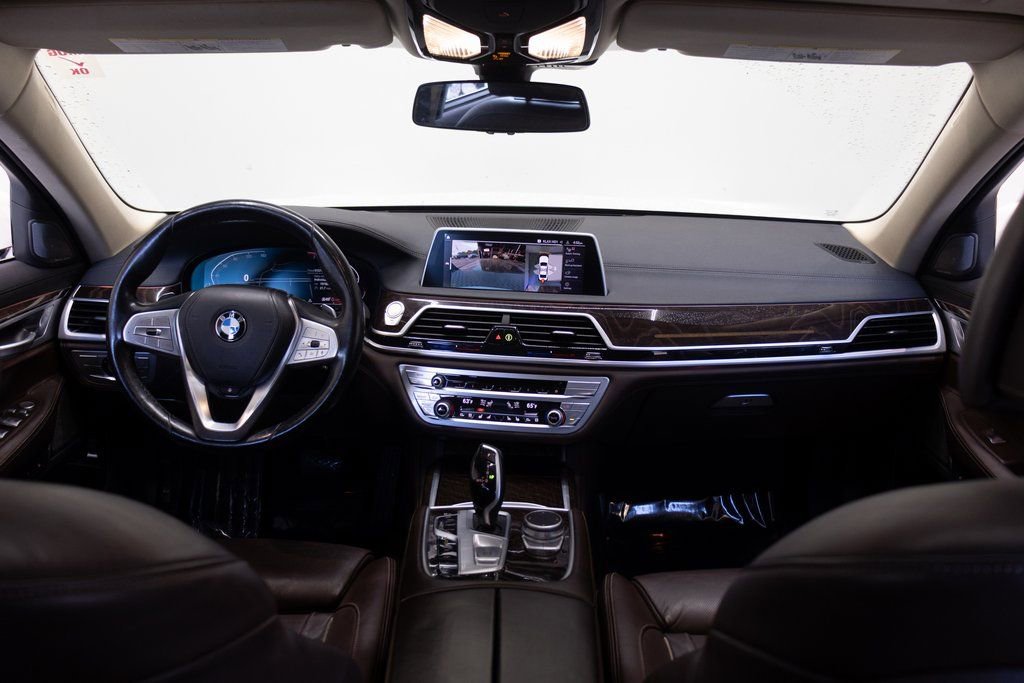 Used 2021 BMW 740i w/ Premium Package RWD image 28