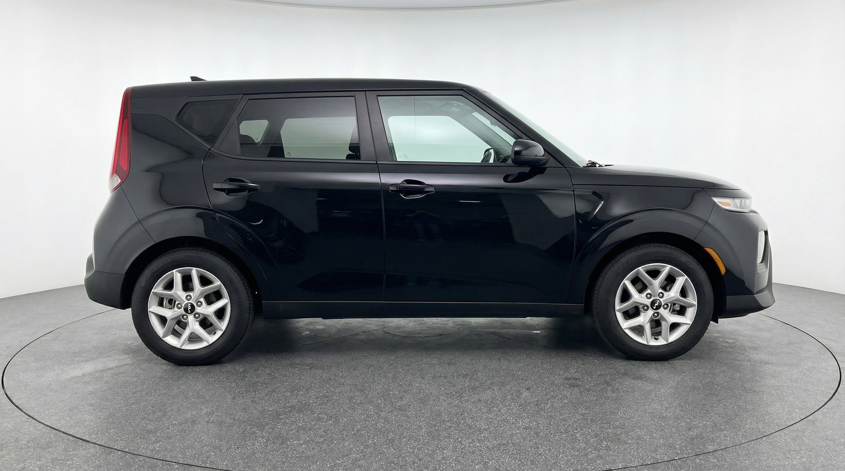 Used 2025 Kia Soul LX w/ LX Technology Package image 11