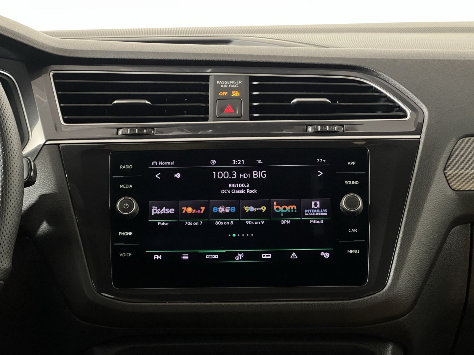 Used 2024 Volkswagen Tiguan SE R-Line AWD/4WD image 18