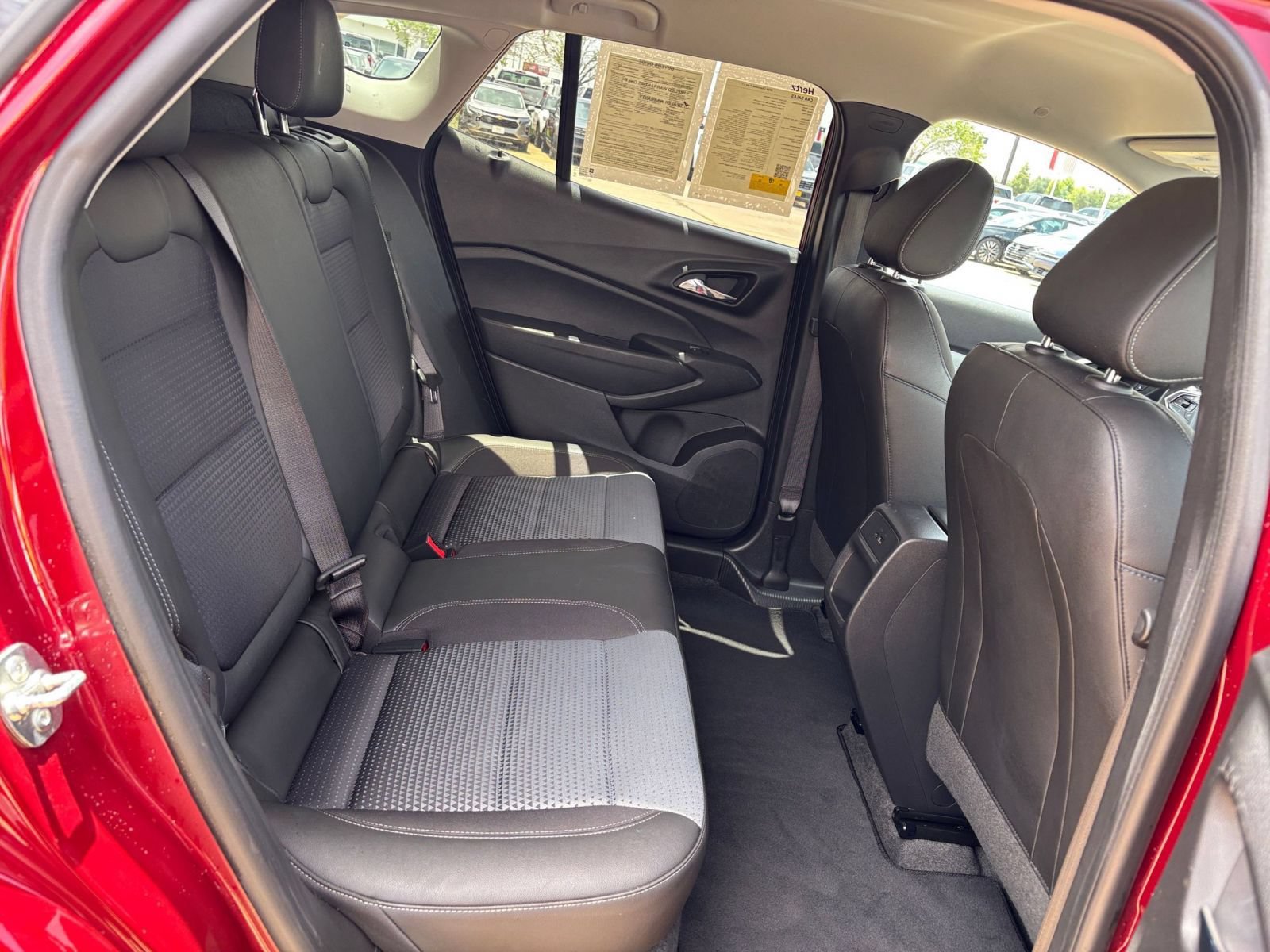 Used 2025 Chevrolet Trax LT w/ LT Convenience Package FWD image 24