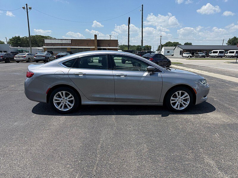 Used 2016 Chrysler 200 Limited FWD image 9