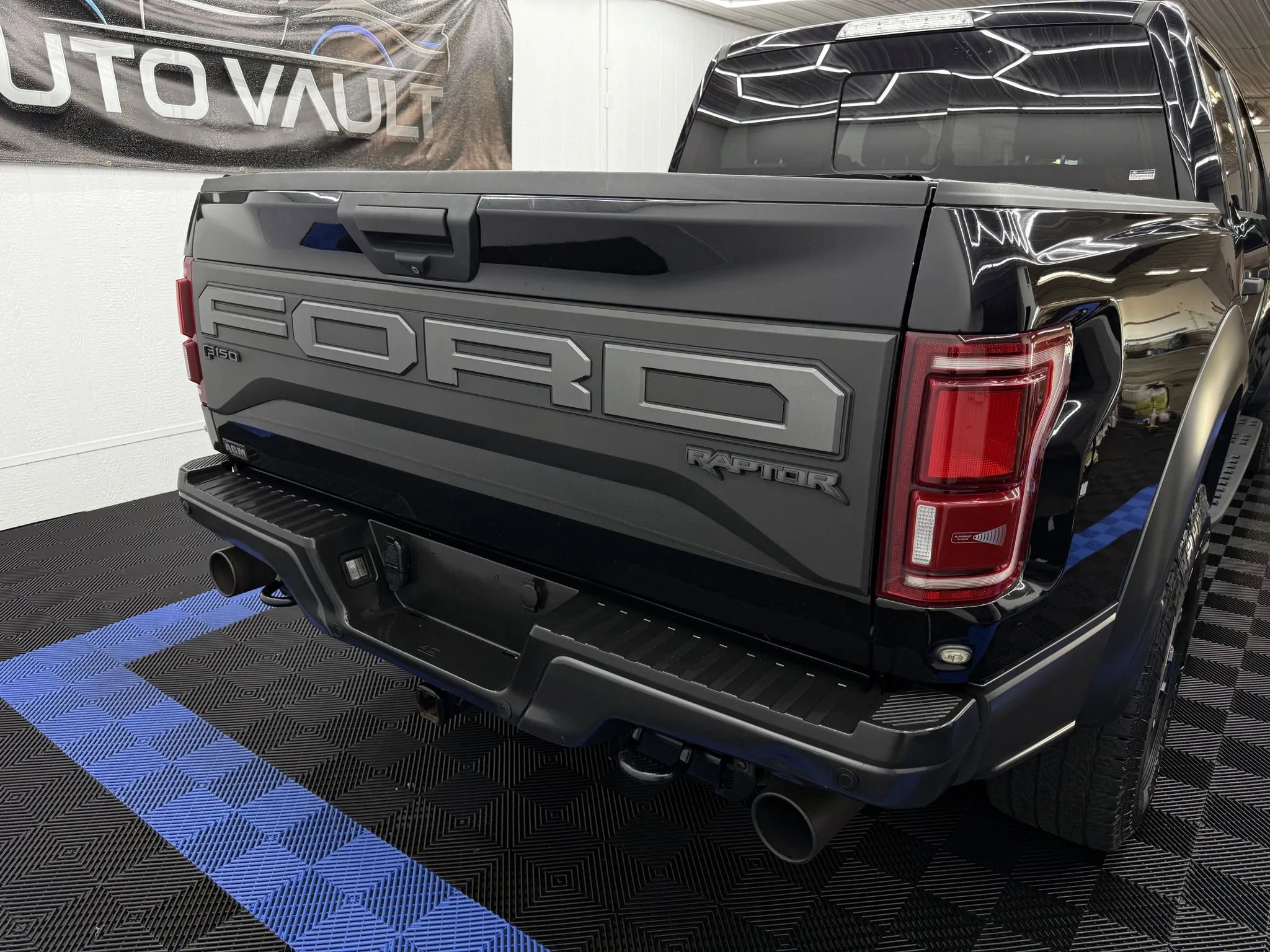 Used 2019 Ford F150 Raptor w/ Equipment Group 801A Mid image 4