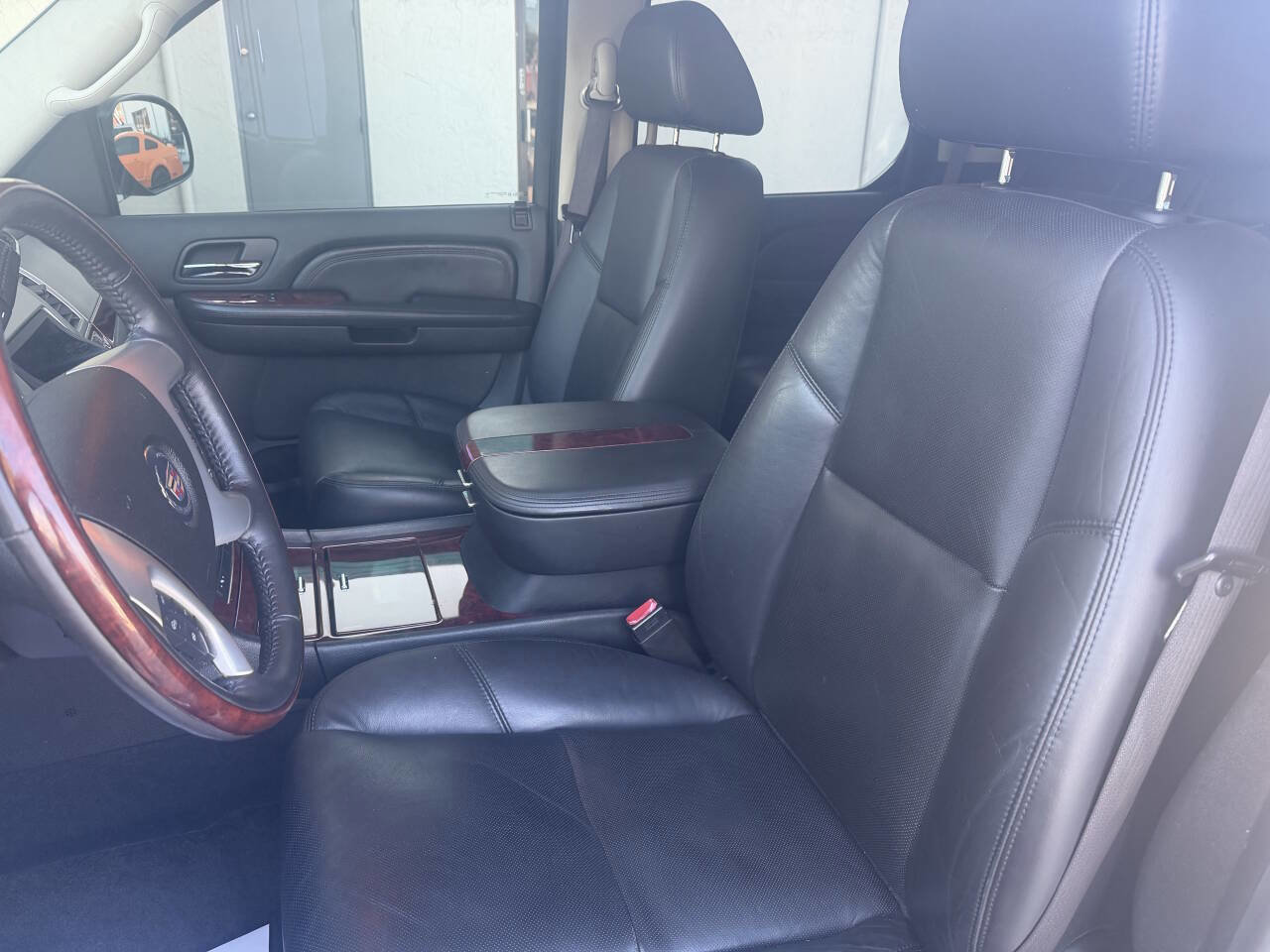 Used 2009 Cadillac Escalade AWD image 10