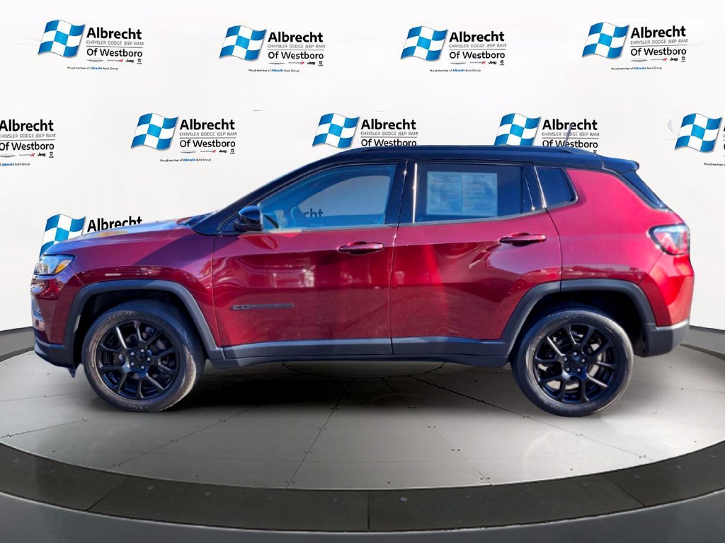 Used 2022 Jeep Compass Latitude w/ Sun and Sound Group AWD/4WD image 2