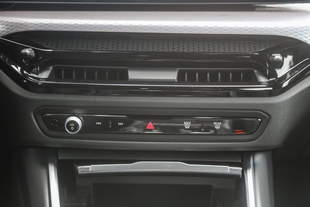 New 2026 BMW 330i Sedan w/ Convenience Package RWD image 10