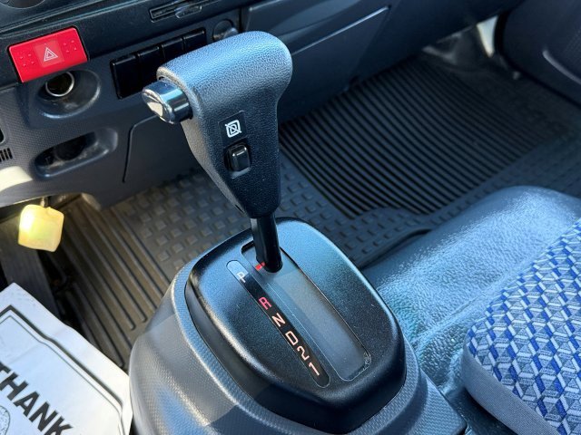 Used 2023 Isuzu NPR image 22