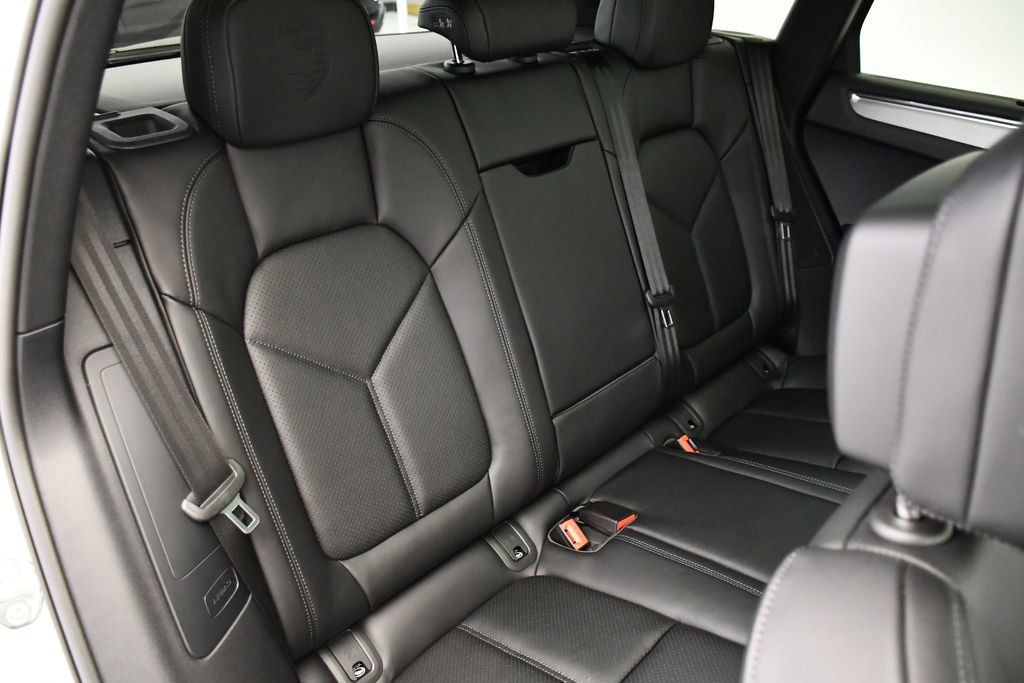 Used 2026 Porsche Macan AWD/4WD image 57
