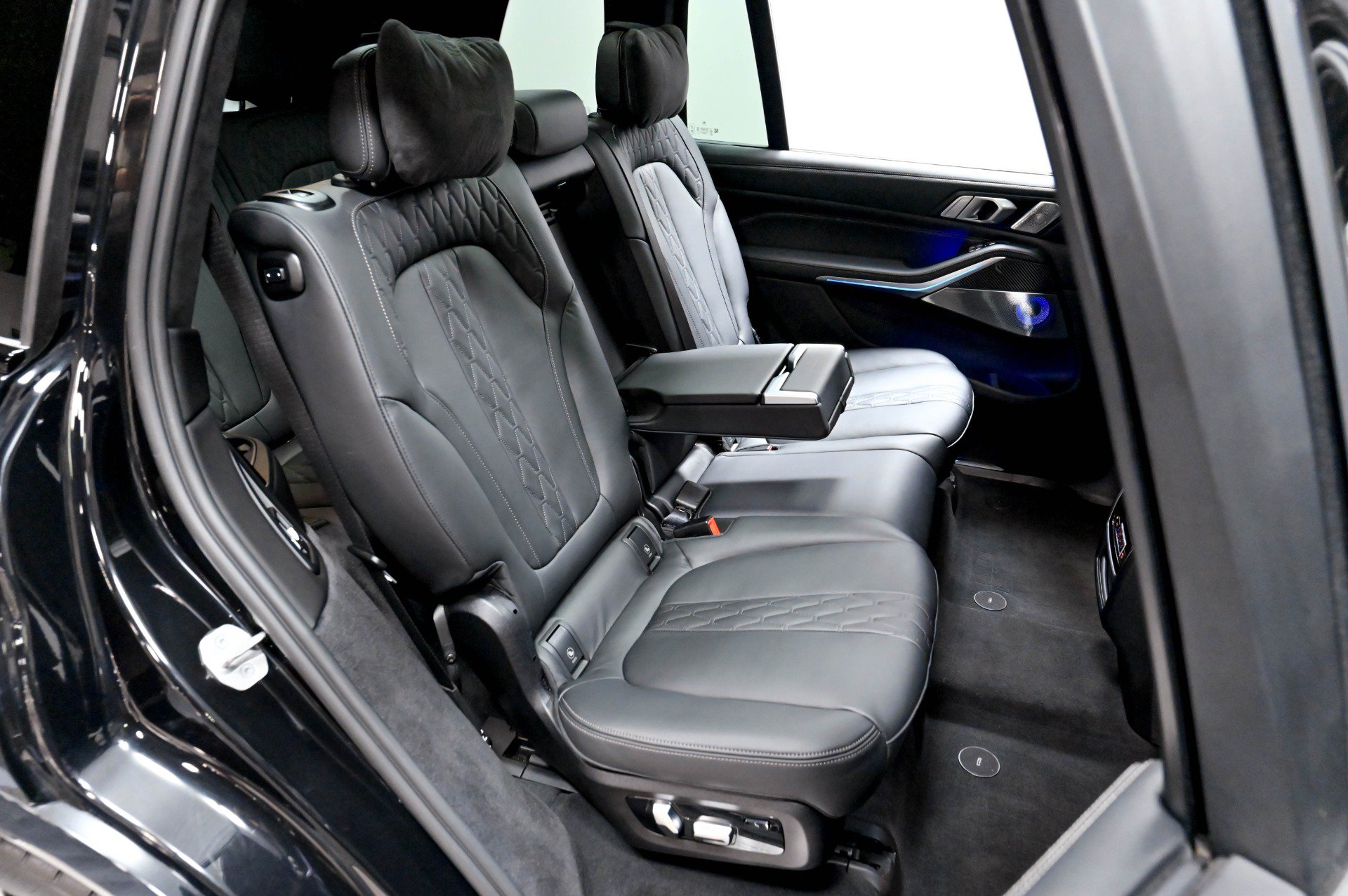 Used 2023 BMW ALPINA XB7 AWD/4WD image 30