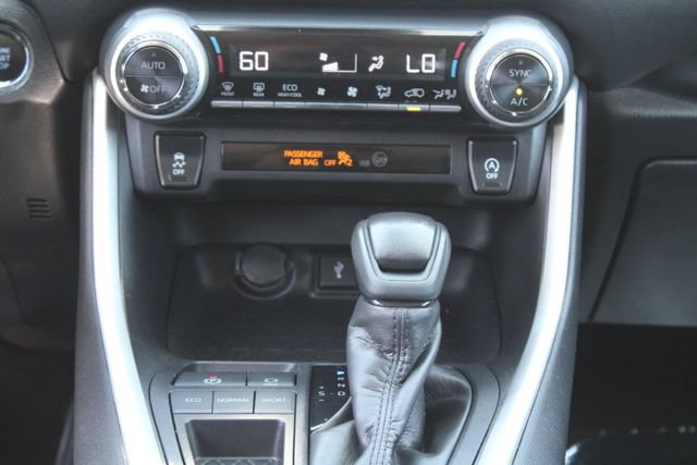 Used 2022 Toyota RAV4 XLE FWD image 18