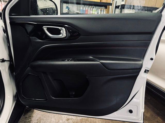 Used 2025 Jeep Compass Trailhawk w/ Trailhawk Elite Group image 15