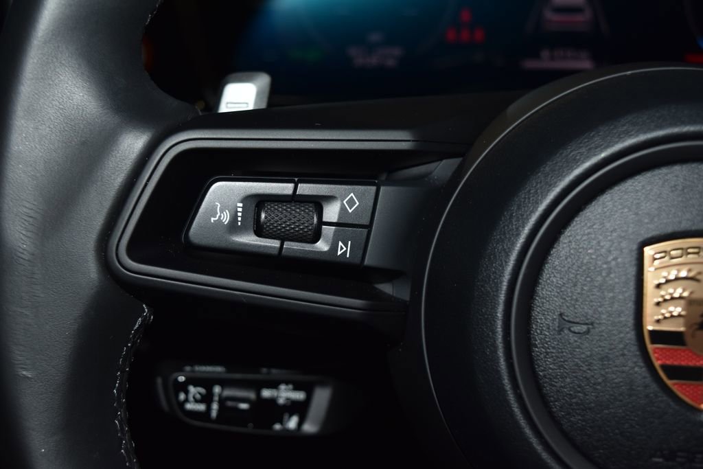 Certified 2025 Porsche Cayenne image 12