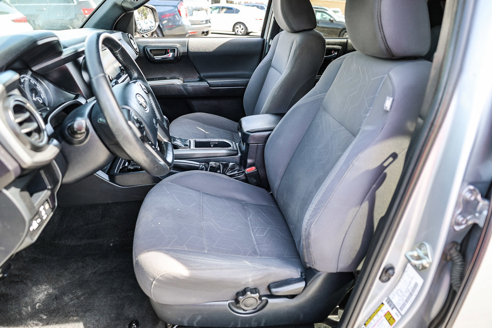 Used 2018 Toyota Tacoma TRD Off-Road w/ Technology Package image 9