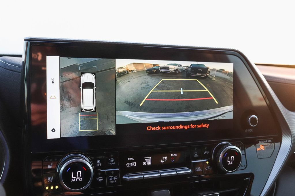Used 2023 Toyota Highlander Platinum FWD image 28