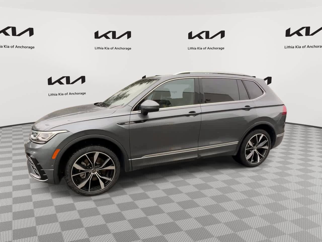 Used 2022 Volkswagen Tiguan SEL R-Line AWD/4WD image 5