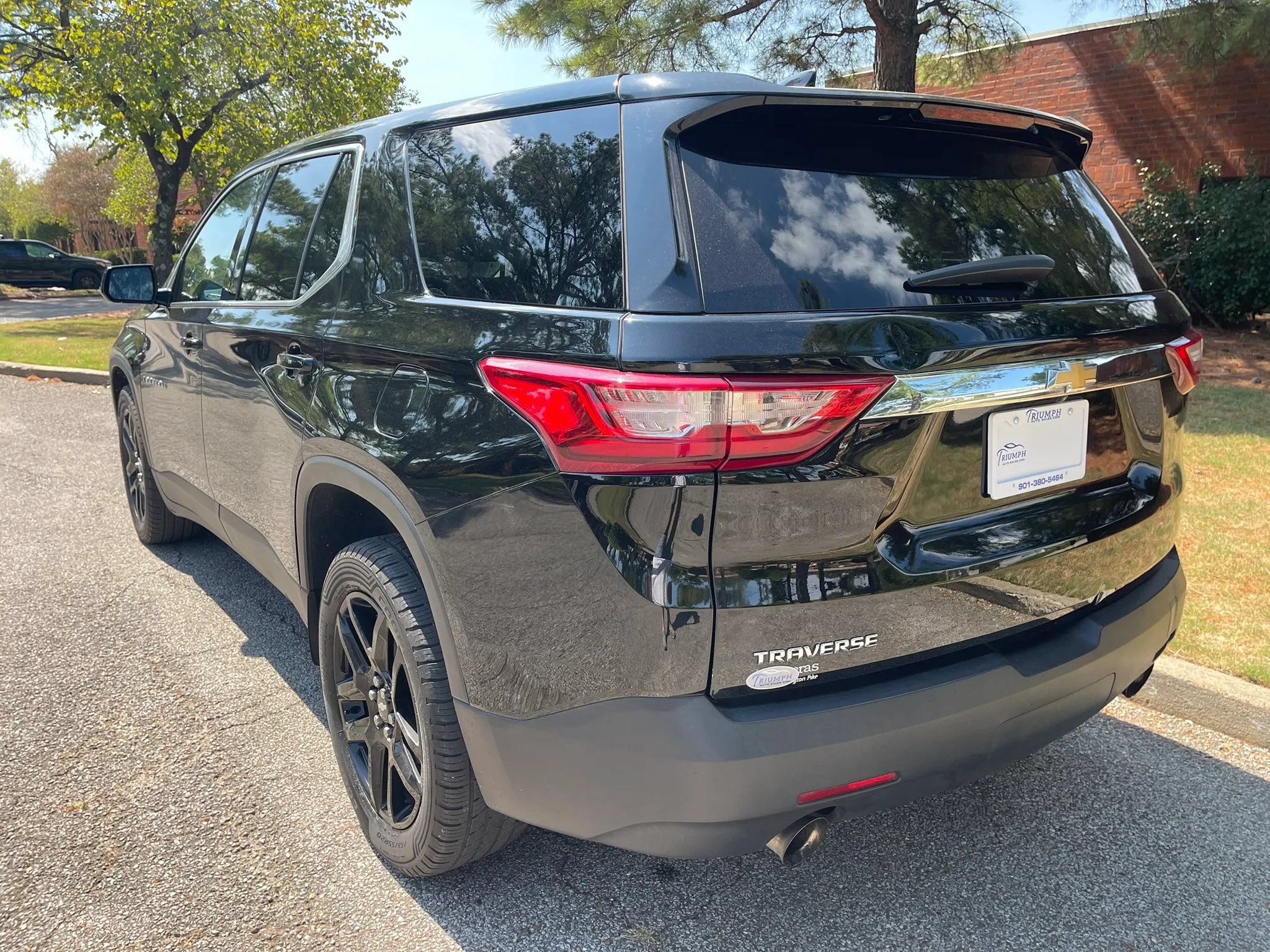 Used 2019 Chevrolet Traverse LS FWD image 3
