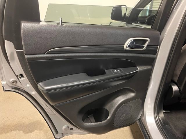 Used 2020 Jeep Grand Cherokee Laredo image 19