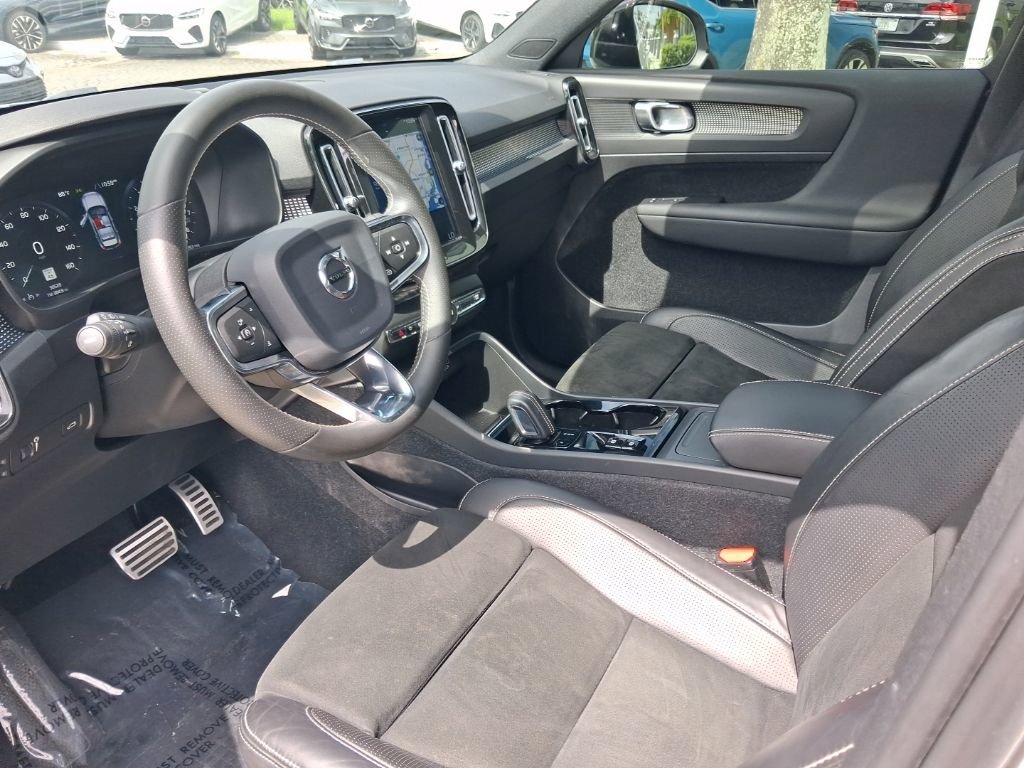 Used 2021 Volvo XC40 T4 R-Design w/ Protection Package Premier FWD image 12