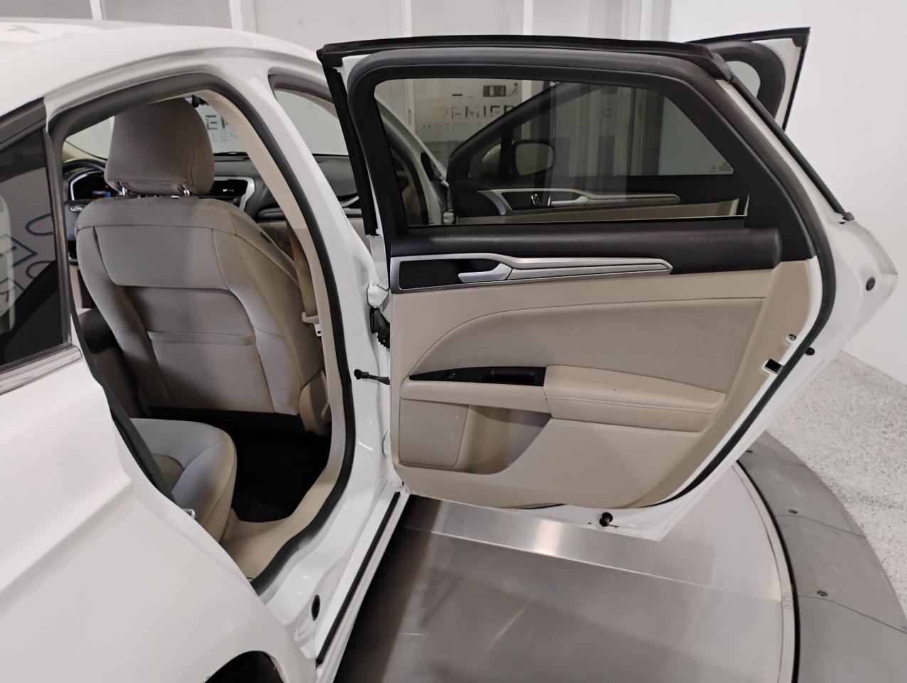 Used 2019 Ford Fusion SE image 49