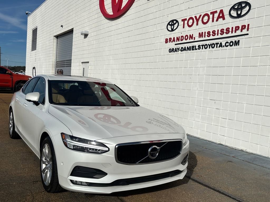 Used 2017 Volvo S90 T6 Momentum w/ Vision Package image 3