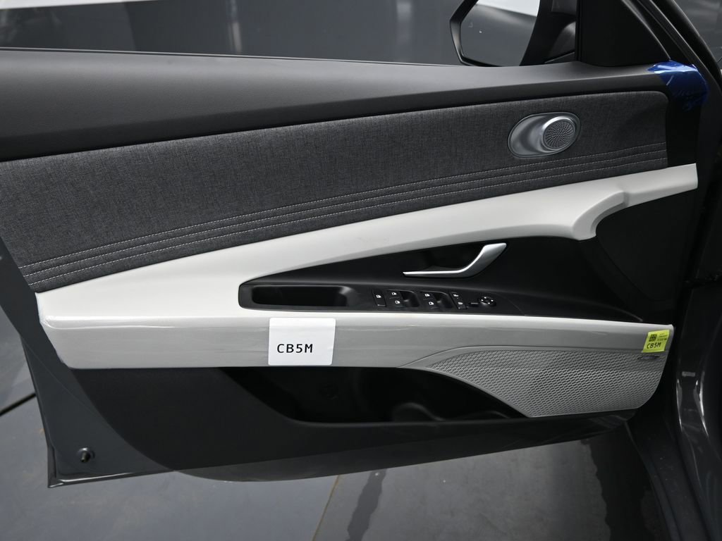 Certified 2025 Hyundai Elantra Limited FWD image 28