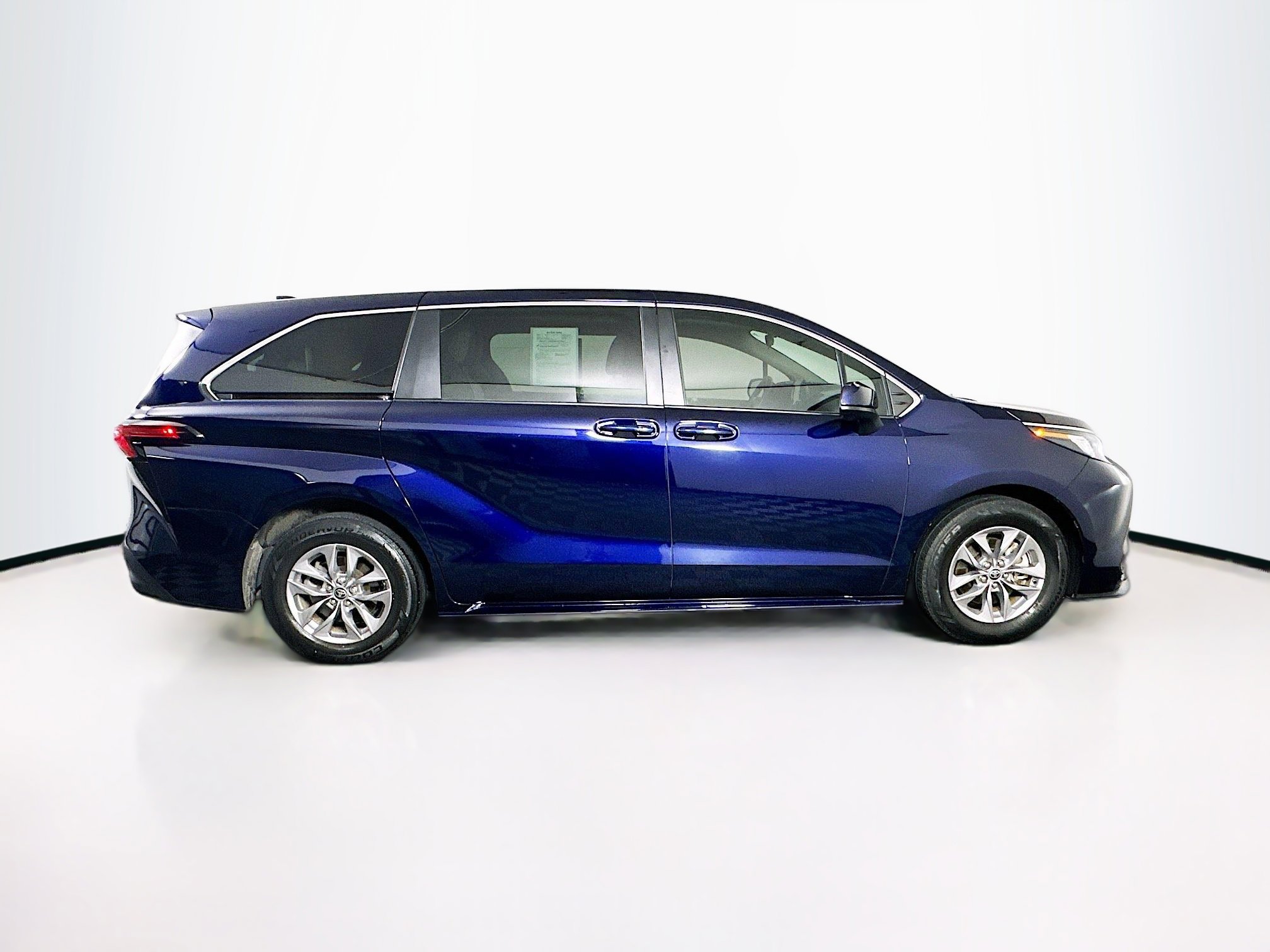 Used 2022 Toyota Sienna LE FWD image 10