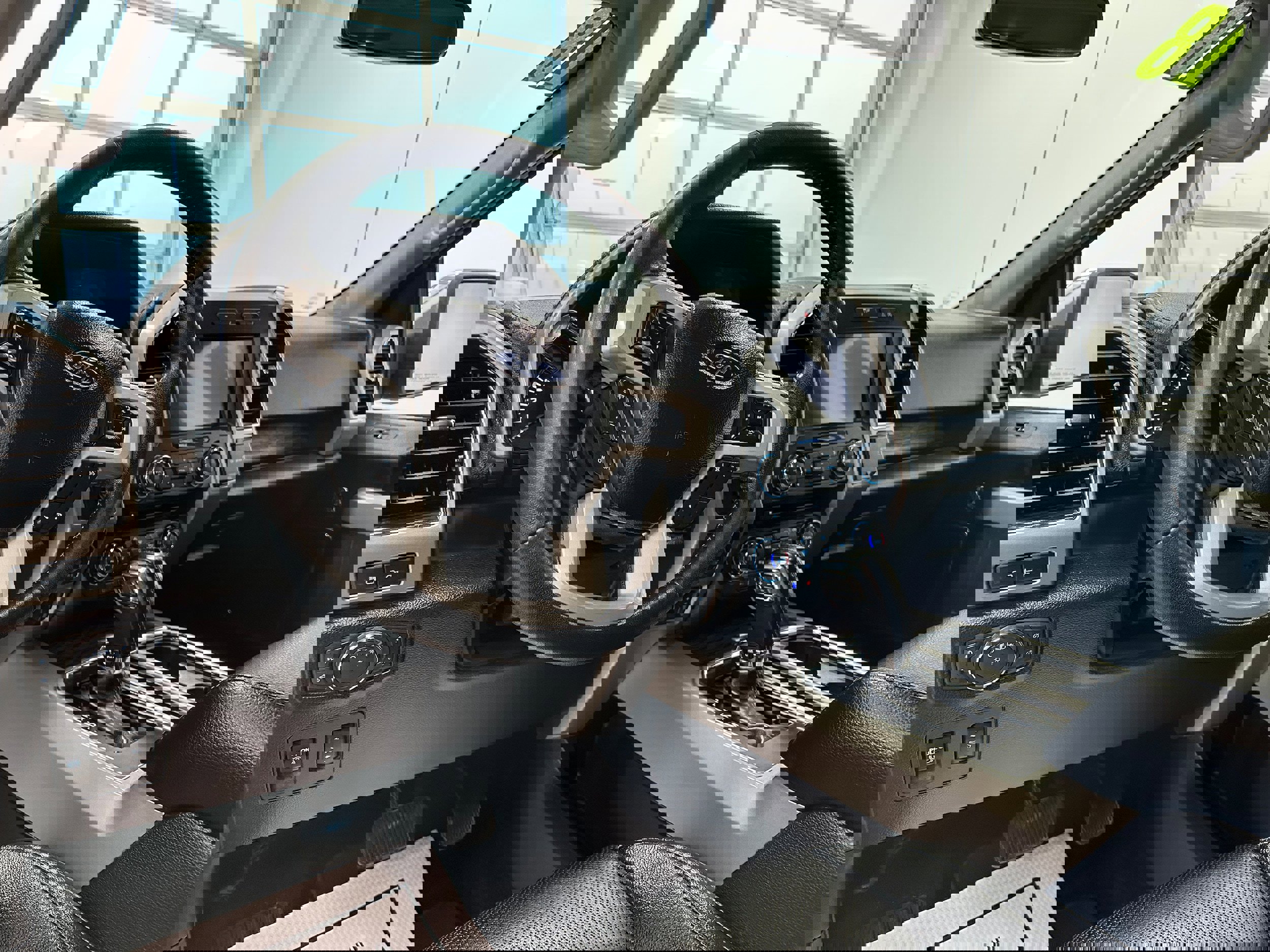 Used 2018 Ford F150 Lariat image 10