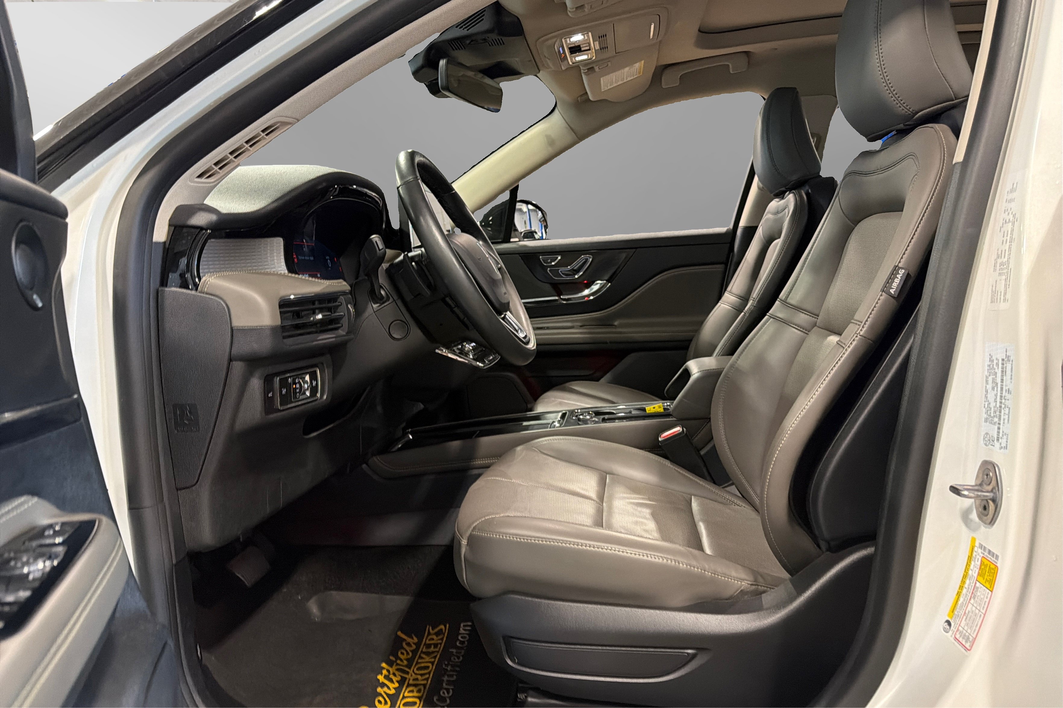 Used 2023 Lincoln Corsair Reserve w/ Equipment Group 202A AWD/4WD image 19